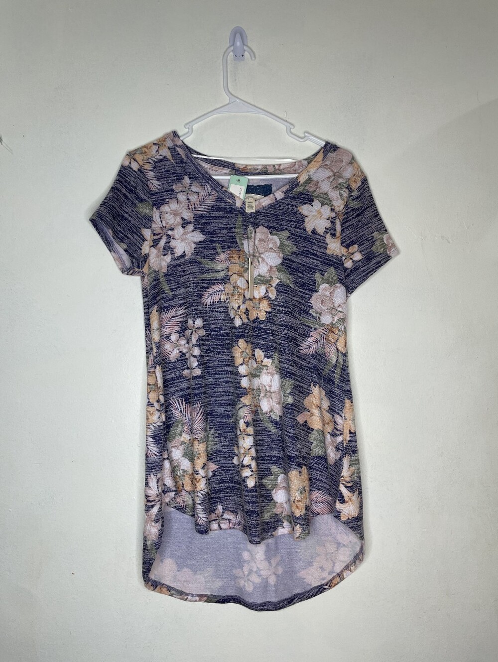 Cupio Blush Ambre Vneck Knit Top